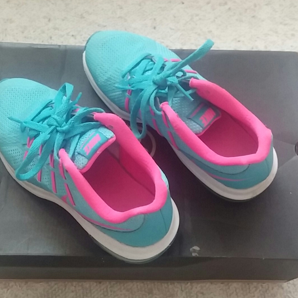 Nike Air Max Dynasty running sneaker 3.5Y size 5